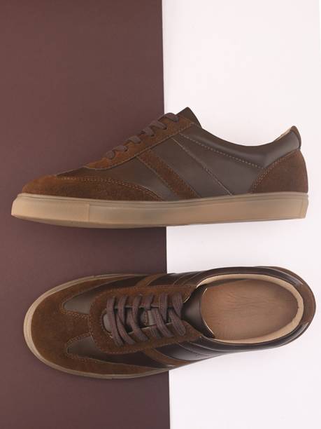 Lightweight & Comfortable Round Sneakers For Men